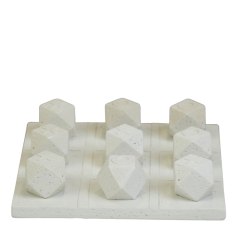 تحفة رخامية " XO" بتصميم هندسي