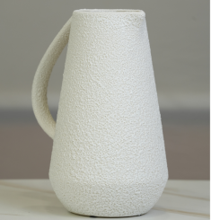 تحفة ديكورية بتصميم "إبريق" بملمس بارز